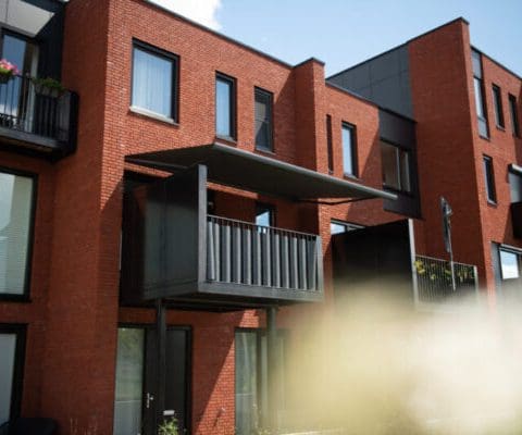 Buitenzonwering Zonnescherm Knikarmschermen Balkon De Zonweringfabriek